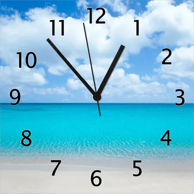 Produktbild von Wallario Design Wanduhr Sandstrand und blaues Meer aus Echtglas, Größe 30 x 30 cm