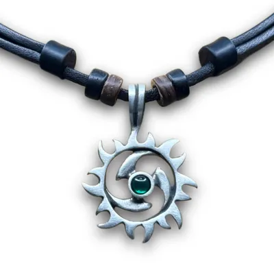 Produktbild von HANA LIMA | Lederhalskette Sonne Jade-farbener Schmuckstein Surferkette
