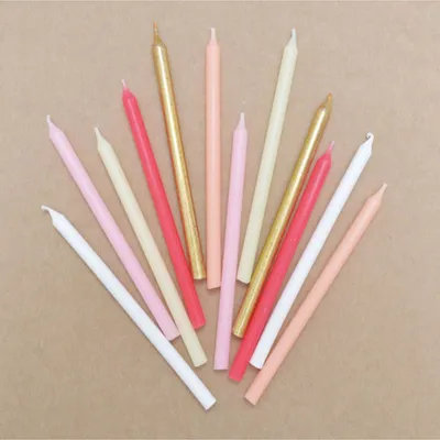 Immagine prodotto di 12 candele lunghe rosa e dorate - 12 cm