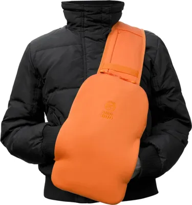 Productafbeelding van Snugbud Classic – bodywarmer rugzak met warmte kruik – Oranje - Blauw
