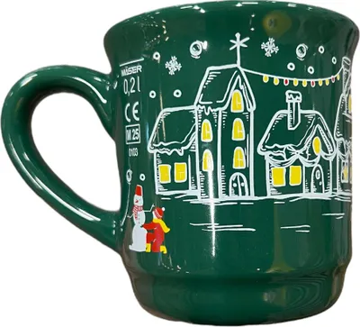 Produktbild von Glühweinbecher „Winterlandschaft“ grün 0,2 L – Steinzeug, geeicht, Weihnachtsmotiv