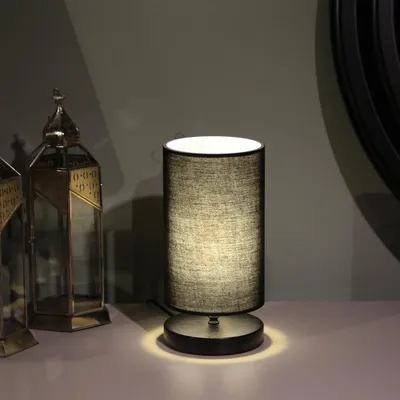 Image de Opviq, lampe de table haut de gamme 100 % bois, anthracite, hauteur 30 cm, câble de 150 cm, abat-jour en tissu (24 x 15 cm), douille E14, 40 W max. | Un design élégant qui s'intègre dans tous les intérieurs.