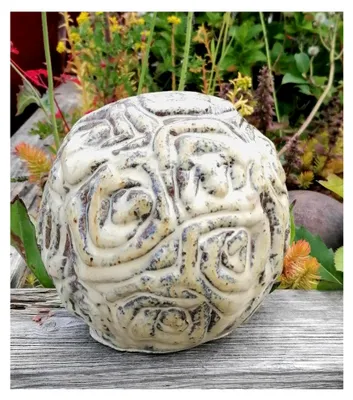 Produktbild von Winterfeste Kugel mit Rosenmuster ø ca. 16 cm aus Steinzeug Keramik, beige glasiert Deko Garten