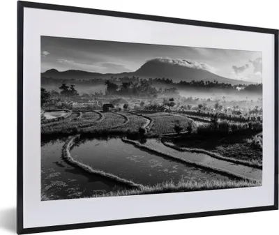Produktbild von MuchoWow® MuchoWow® Gerahmtes Poster Indonesien - Natur - Schwarz - Weiß 60x40 cm - Poster mit zchwarzem Bilderrahmen - Schlafzimmer - Plakat in Rahmen - Drucken