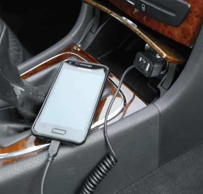 Immagine prodotto di Caricabatterie Lampa Micro-USB con 2 porte USB - 2400 mA - 12/24V