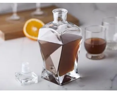 Zdjęcie produktu dla Karafka szklana łamana 0,75l Altom Design