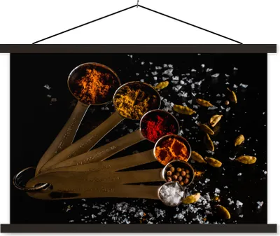 Produktbild von MuchoWow® Textilposter Gewürze - Löffel - Salz - Gewürze - Schwarz 150x100 cm mit schwarzem Rahmen - Schlafzimmer