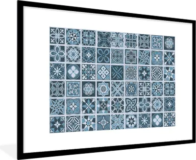 Produktbild von MuchoWow® Gerahmtes Poster Blumen - Blau - Muster - Figuren 90x60 cm - Poster mit Schwarzem Bilderrahmen Wandposter Rahmen Foto Bilder - Wanddekoration - Fotos