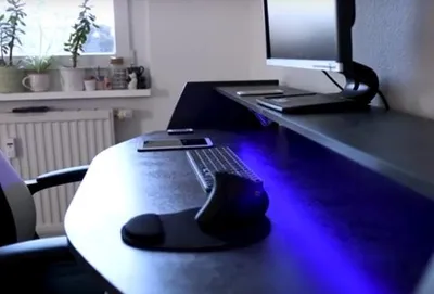 Produktbild von Schreibtisch in Schwarz Matt mit variablen Ablagen, 170 cm breit