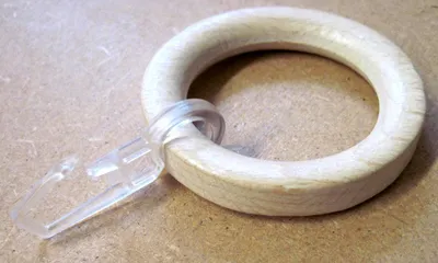 Produktbild von 5 Stück Holz Ringe mit Faltenhaken Weiß lasiert für Orlando Ø 28 mm