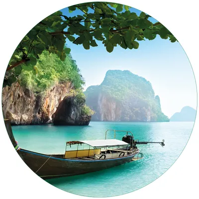 Produktbild von Wallario Premium Glasbild, freischwebende Optik, kräftige Farben, rund 50cm Durchmesser, Motiv Fischerboot in Thailand  blaues Meer und Steinfelsen