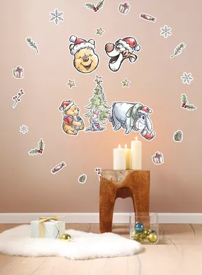 Immagine prodotto di Adesivo da parete Komar - Winnie Pooh Natale - Dimensioni: 50 x 70 cm (larghezza x altezza), ideale per la cameretta, adesivo da parete, Disney, cameretta, adesivo da parete
