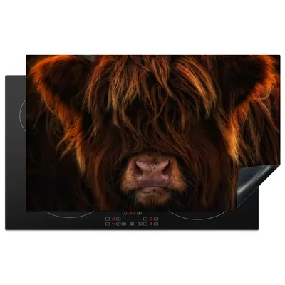 Produktbild von KitchenYeah© Herdabdeckplatte Schottischer Highlander - Kuh - Schwarz - Porträt , 85x52cm, Küche Deko, Glaskeramikkochfeld Herdabdeckung, Abdeckplatte fùr Kochfeld