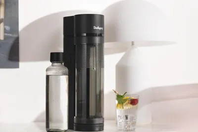 Produktbild von SODAPOP Wassersprudler Logan matt schwarz, 2x 850ml + 1x 600ml Glasflaschen + 1x CO² Zylinder