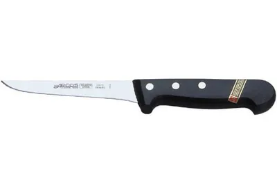 Image de Couteau à désosser Arcos Universal 282504 en acier au nitrum, avec mangue en polyoxyméthylène et lame de 13 cm dans un étui