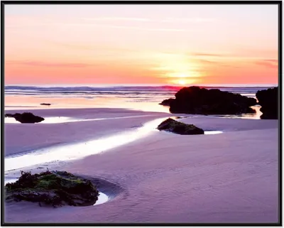 Produktbild von Wallario Wandbild Sonnenuntergang am einsamen Strand, Größe: 40,30 x 50,30 cm, Poster mit schwarzem Aluminiumrahmen