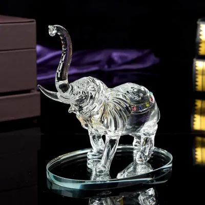 Image de Ornement décoratif en forme d'éléphant, en cristal