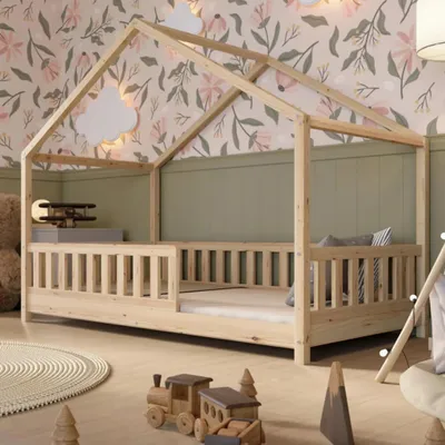 Produktbild von Crazy Pine Hausbett 120x200 cm – Kinderbett aus Naturholz – Bodenbett mit Höhenverstellbaren Beinen und Abnehmbarer Barriere - Crazy House