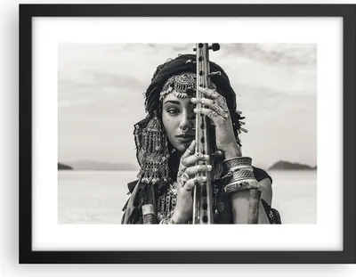 Produktbild von Gerahmtes Poster - Schwarzer Rahmen - Frau ethnisch Schmuck - 40x30 cm - Wand Bild - Wanddeko - Wandbilder - Kunstposter - Wandposter - Bilderrahmen - Bilder - Kunstdruck - P2BAA40x30-5027