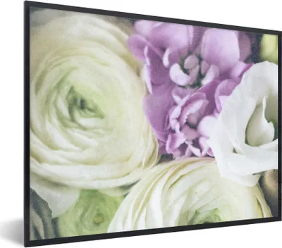 Produktbild von MuchoWow® Gerahmtes Poster Blumen - Rosen - Natur 80x60 cm - Poster mit Schwarzem Bilderrahmen Wandposter Rahmen Foto Bilder - Schwarzem - Mit Gestell