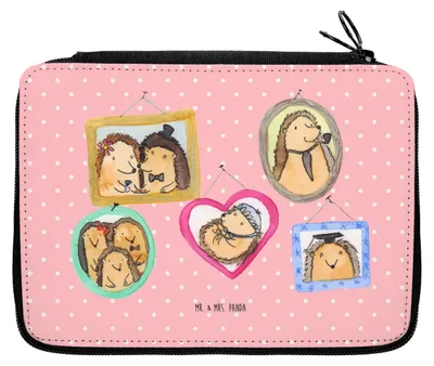 Produktbild von Mr. & Mrs. Panda Federmäppchen Igel Familie - Rot Pastell - Geschenk, Papa, Bilder, Stifteetui, Bleistiftetui, Muttertag, Etui, Schulmäppchen, Mäppchen, Liebe