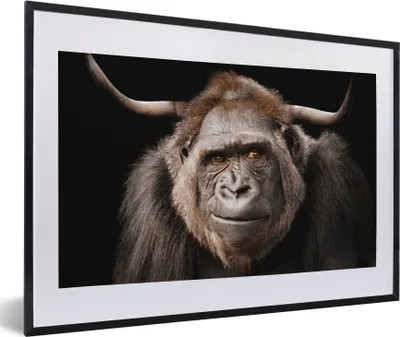 Produktbild von MuchoWow® Gerahmtes Poster Affe - Horn - Schwarz 60x40 cm - Poster mit Schwarzem Bilderrahmen Wandposter Rahmen Foto Bilder - Schlafzimmer - Plakat in Rahmen - Drucken
