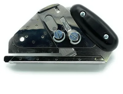 Imagen del producto de Cuchillo para alfombra - Cuchilla de acero - Rojo