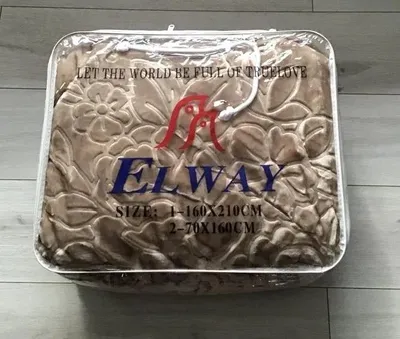 Produktbild von Elway Dicke Tagesdecke mit Armlehnbezügen Beige 160x210 cm