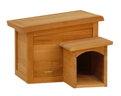 Produktbild von Igelhaus Teakholz Igelhotel Friesenlaub als wetterfestes Igelnest 36 x 29 x 45 cm Massivholz mit Labyrintheingang montiert