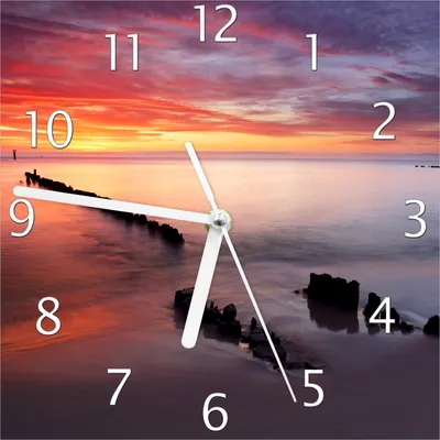 Produktbild von Wallario Design Wanduhr Sandstrand im Sonnenuntergang - Roter Himmel aus Echtglas, Größe 20 x 20 cm