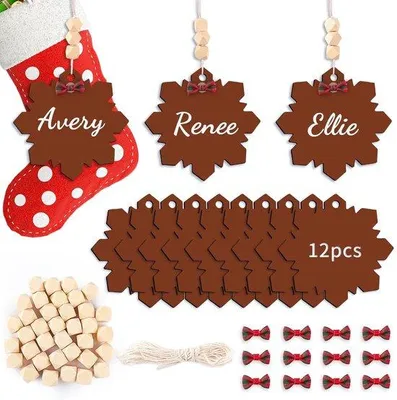 Image de Plaques de Noël en bois avec prénoms, lot de 5 personnalisées