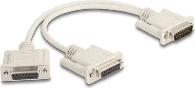 Produktbild von Delock - Serieller Splitter - 15 pin D-Sub (DB-15) (M) zu 15 pin D-Sub (DB-15) (W) - 30 cm - Daumenschrauben - beige