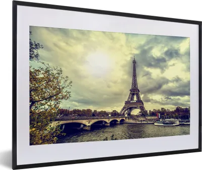 Produktbild von MuchoWow® MuchoWow® Gerahmtes Poster Wasserblick auf den Eiffelturm und Paris 60x40 cm - Poster mit zchwarzem Bilderrahmen - Schlafzimmer - Plakat in Rahmen - Drucken