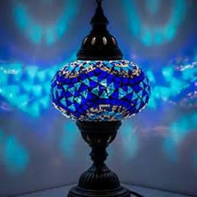 Produktbild von Türkische Tischlampe mit 13 cm blauer Mosaik-Kugel – Handgefertigte orientalische Lampe für stimmungsvolles Licht