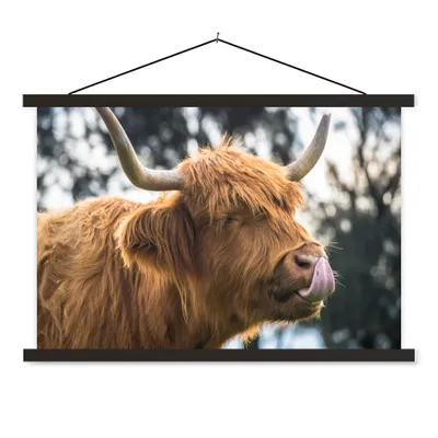Produktbild von MuchoWow® Textilposter Schottischer Highlander - Nase - Baum 120x80 cm mit schwarzem Rahmen - Wanddeko