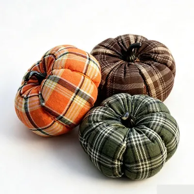 Produktbild von 3 Stück Stoffkürbisse - Künstliche Mini-Kürbisse - Kürbis-Dekoration im Büffelkaro - Herbstdeko - für Halloween, Hochzeit & Thanksgiving