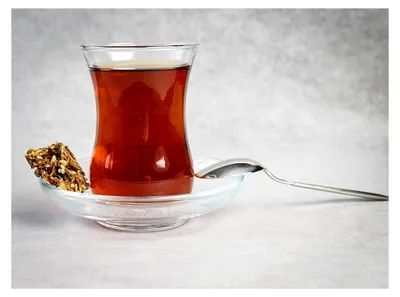 Produktbild von Türkische Teegläser und Untertassen Set - 6 Gläser und 6 Untertassen
