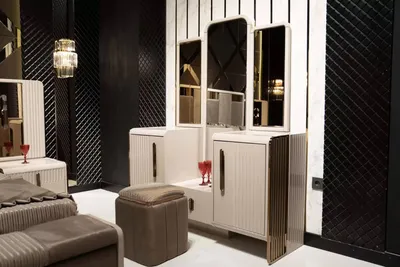Immagine prodotto di Elegante toletta beige con specchio e sgabello in legno