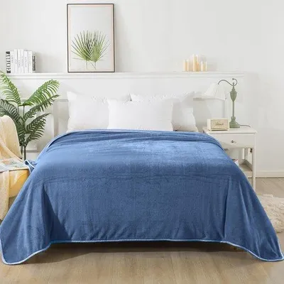 Produktbild von Famanu Plaid Decke aus Fleece, 220 x 240 cm, warm und weich – Gewaschenes Blau