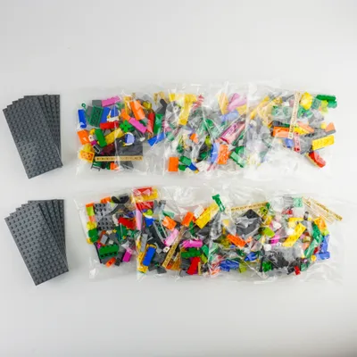 Zdjęcie produktu dla Zestaw uzupełniający LEGO® SERIOUS PLAY 10 Window Exploration Bag + 10 płytek konstrukcyjnych 8x16 ciemnoszary (520 elementów) - na warsztaty grupowe