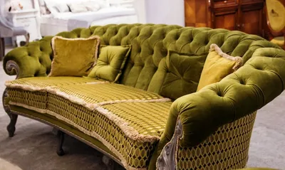 Produktbild von Casa Padrino Luxus Barock Wohnzimmer Sofa Grün / Grau - Handgefertigtes Barockstil Sofa - Prunkvolle Luxus Wohnzimmer Möbel im Barockstil - Barock Möbel
