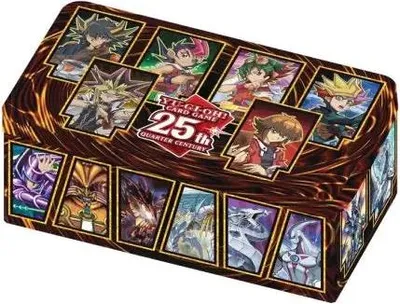 Produktbild von Yu-Gi-Oh! TRADING CARD GAME – Tin of Dueling Heroes (25. Jubiläumsausgabe, Deutsche Version, 1. Auflage) + Heartforcards Versandschutz