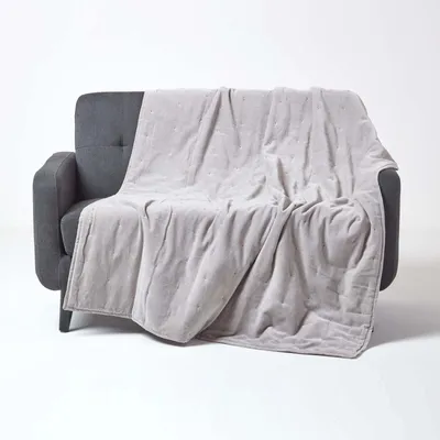 Obrázek produktu pro HOMESCAPES Polstrovaná sametová přikrývka světle šedá - Přehoz na postel bavlněný samet, 125x150 cm