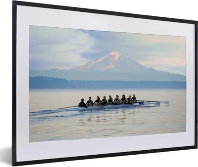Produktbild von MuchoWow® Gerahmtes Poster Ein Team von Ruderern trainiert 60x40 cm - Poster mit Schwarzem Bilderrahmen Wandposter Rahmen Foto Bilder - Schlafzimmer - Plakat in Rahmen - Drucken