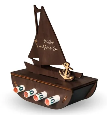 Produktbild von Holzschiff als Hochzeitsgeschenk für das Brautpaar | Geschenkverpackung in Form von Geld