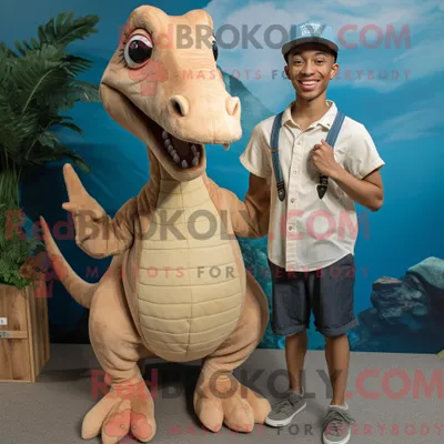 Imagen del producto de Personaje REDBROKOLY mascota de un Parasaurolophus tostado vestido con pantalones cortos de mezclilla y horquillas