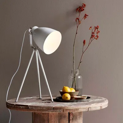 Zdjęcie produktu dla Stojąca LAMPA stołowa LARGO 46655001 Nordlux biurkowa LAMPKA metalowa na trójnogu biała