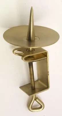 Produktbild von Kerzen Bank Leuchter mit Dorn für Kerzen mit Ø 10 cm aus Messing Gold