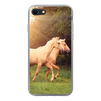Produktbild von MuchoWow® Handyhülle Schutzhülle Hülle für iPhone 8 Pferde - Wald - Sonne Silikon Softcase Handy Hülle - Schutzhaube
