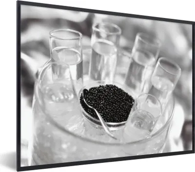 Produktbild von MuchoWow® Gerahmtes Poster Gläser mit Wodka und Kaviar 40x30 cm - Poster mit Schwarzem Bilderrahmen Wandposter Rahmen Foto Bilder - Kunstposter - Wanddekorationen